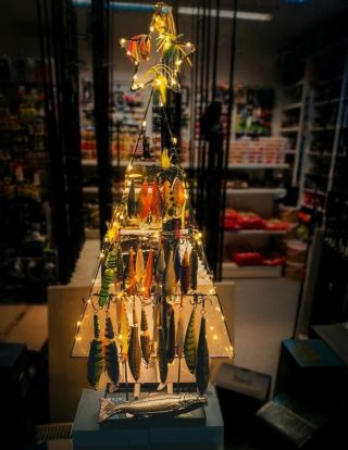 Krásné Vánoce všem rybářům, rybářkám i jejich trpělivým polovičkám🎣🎄 Ať vám Ježíšek nadělí samé rybářské radosti – nebo...